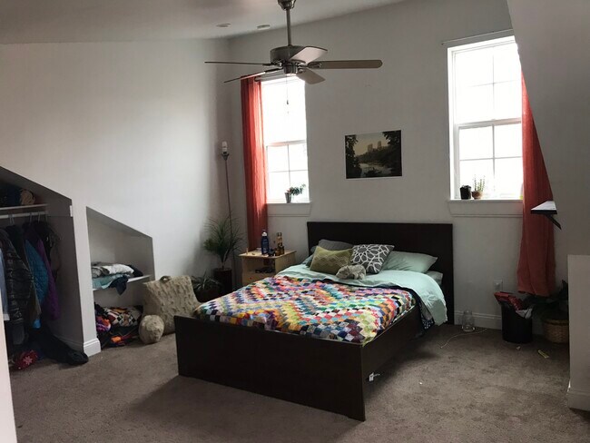 Building Photo - 2703 Jane St