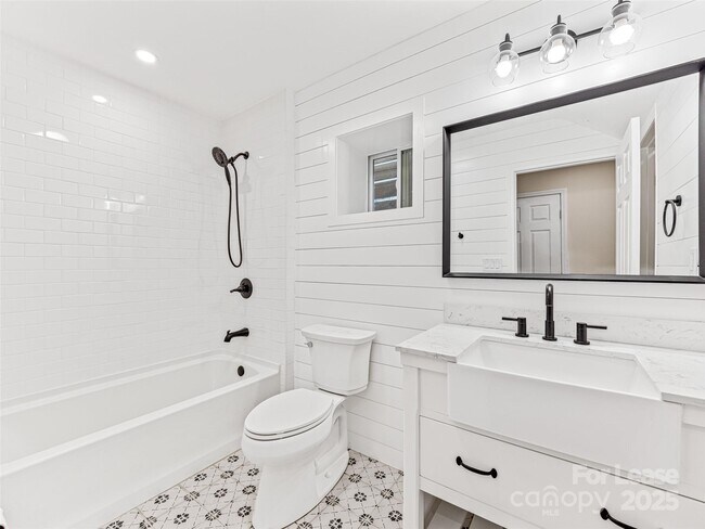 Building Photo - 42 Forsythe St