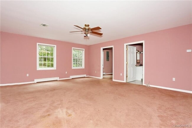 Building Photo - 2 Old Quaker Hill Rd