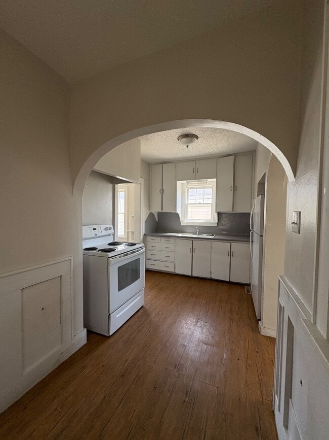 Building Photo - 609 N Madison St