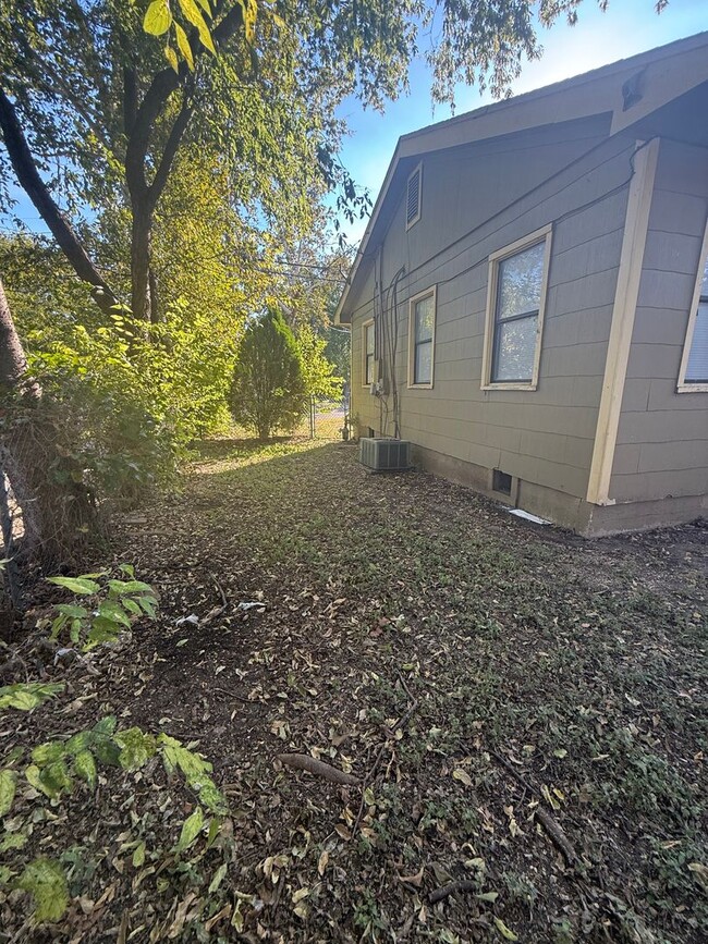 Building Photo - Cozy 3 Bedroom Family Home