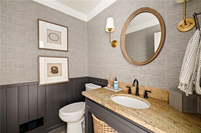 Building Photo - 2270 Emerald Dr