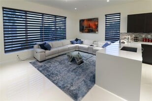 Building Photo - 10501 NW 66th St