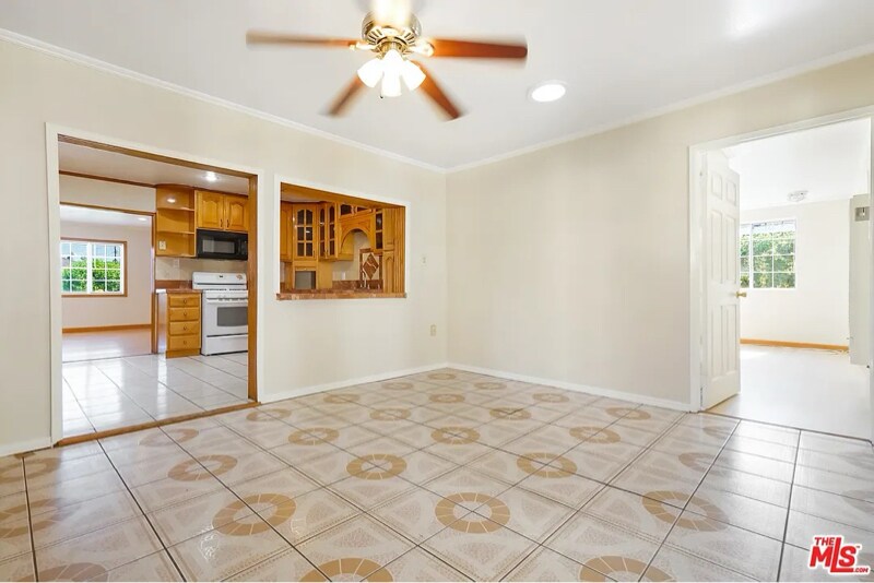 Building Photo - 430 E 184th St