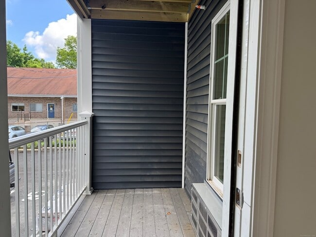 Building Photo - 1085 Whalley Ave