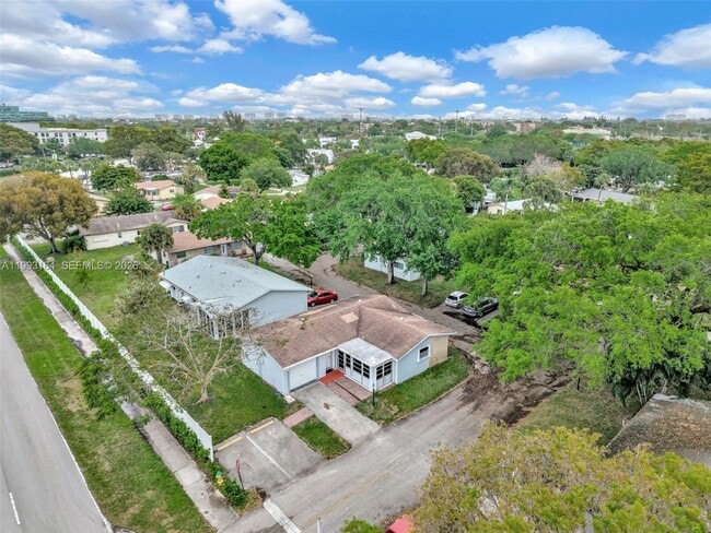 Building Photo - 2528 SW Natura Blvd