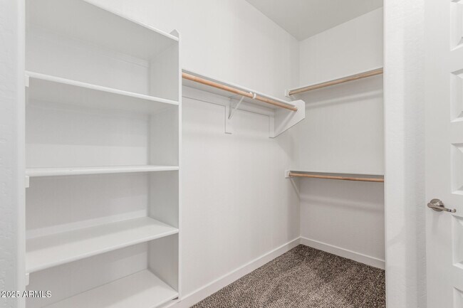 Building Photo - 7138 W Kent Dr