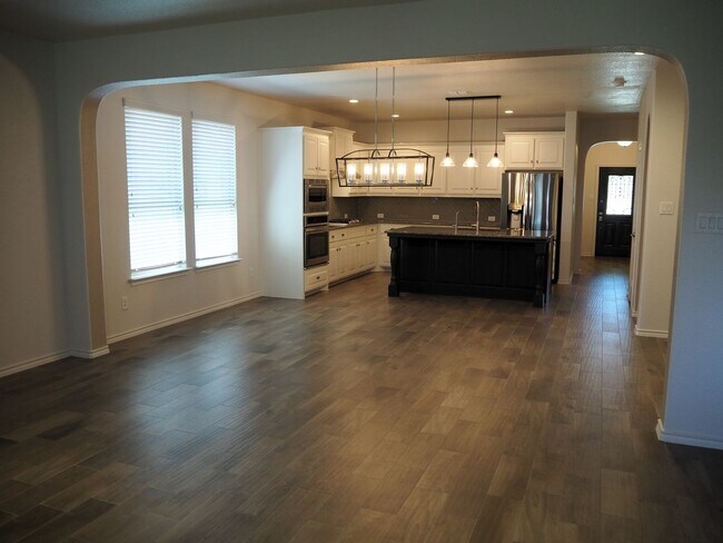 Building Photo - 812 Dove Cv