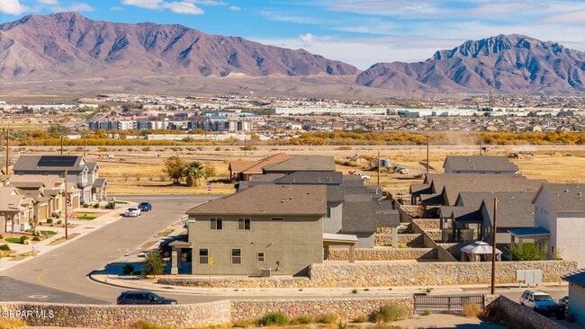 Building Photo - 561 Issa Circle