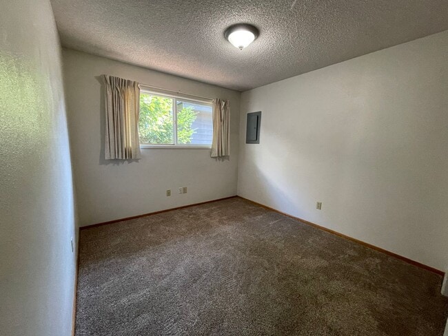 Building Photo - Coming Soon - 2 Bedroom, 1 Bath Duplex, Near OSU