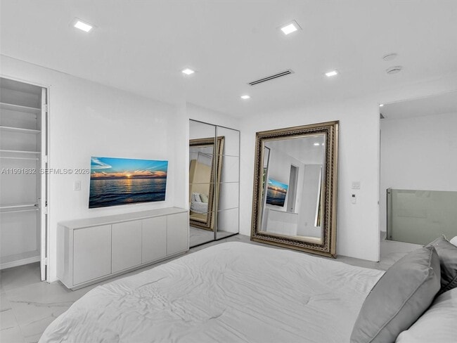 Building Photo - 3010 Alton Rd