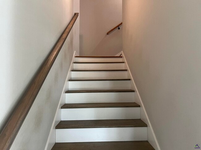 Building Photo - 122 Rolling Woods Cir