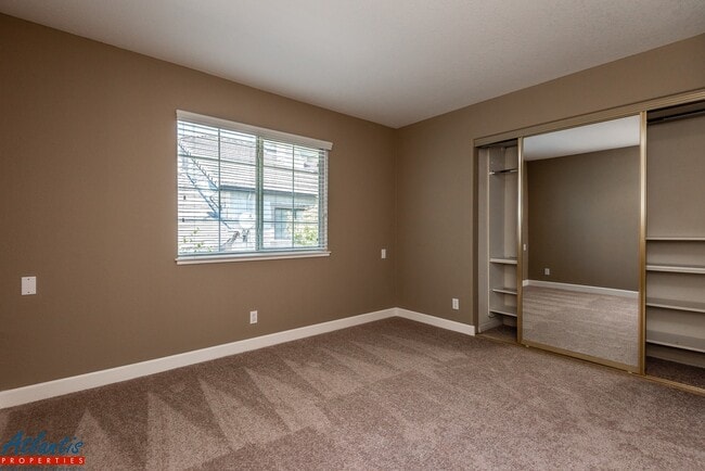 Building Photo - Gorgeous Townhouse | Hardwood Flooring | A/C