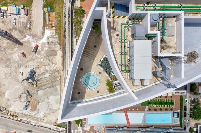 Building Photo - 60 SW 13th St