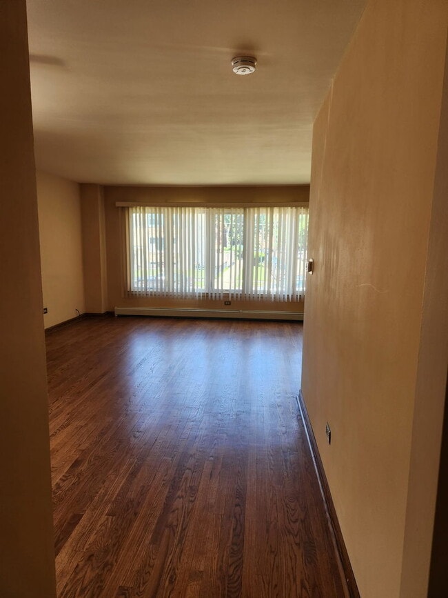 Building Photo - 8465 W Berwyn Ave