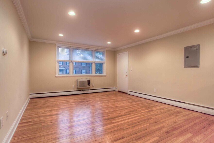 Interior Photo - Paoli Court