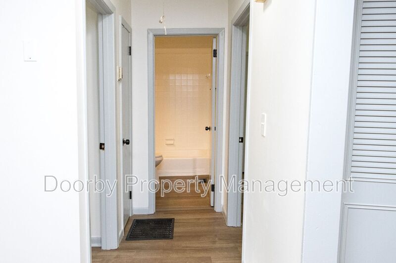 Building Photo - 1300 Koblan Dr