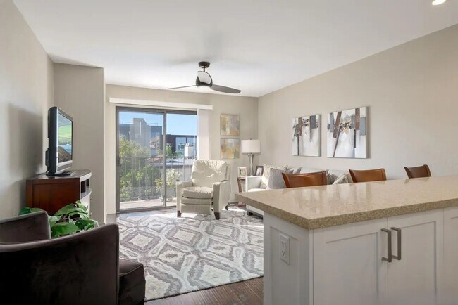 Building Photo - Move-In Ready 2BR/2BA Condo in Prime Cortez Hill Location!