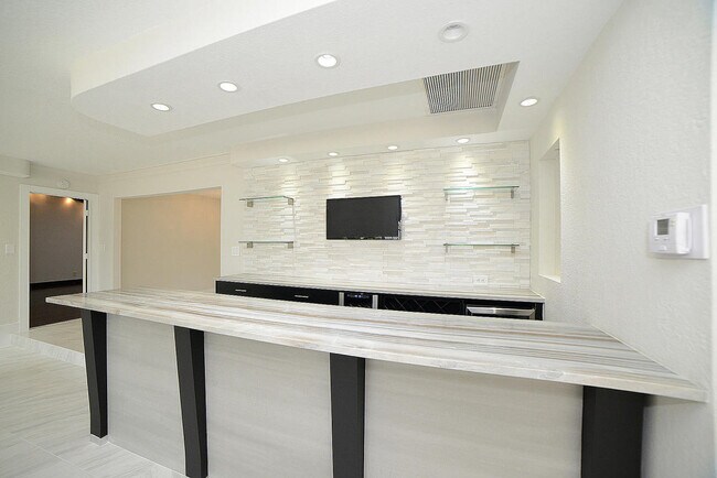 Building Photo - 6943 Giralda Cir