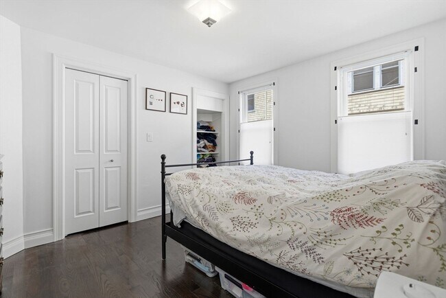 Building Photo - 67 Everett St