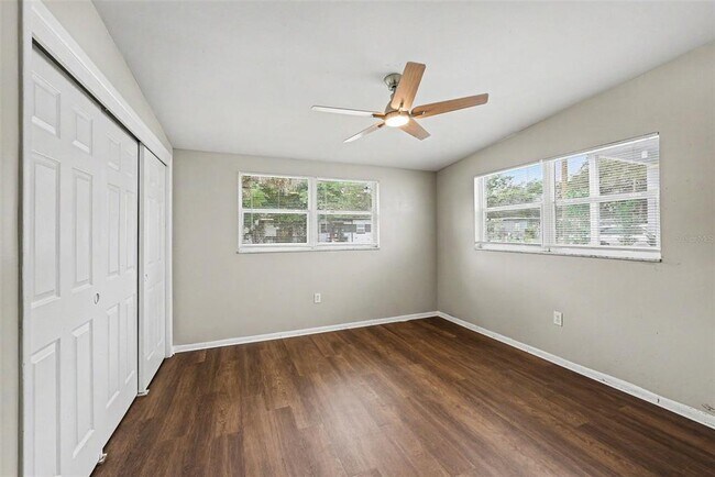 Building Photo - 4022 E Henry Ave