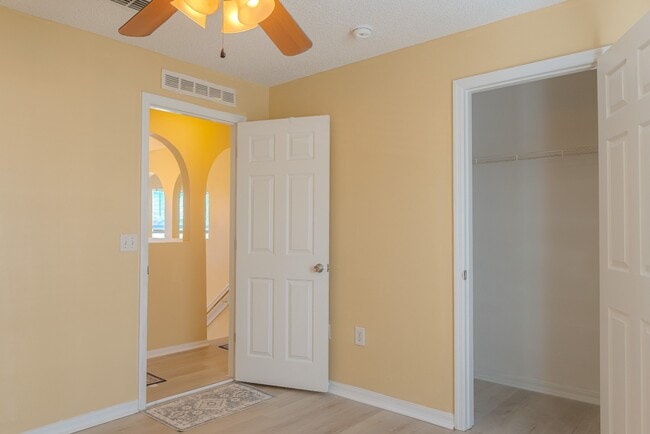 Building Photo - Spacious 4-Bed Groveland Home with Attached Garage, Central Air, and Private Patio