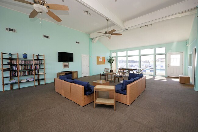 Building Photo - 308 E Miracle Strip Pkwy