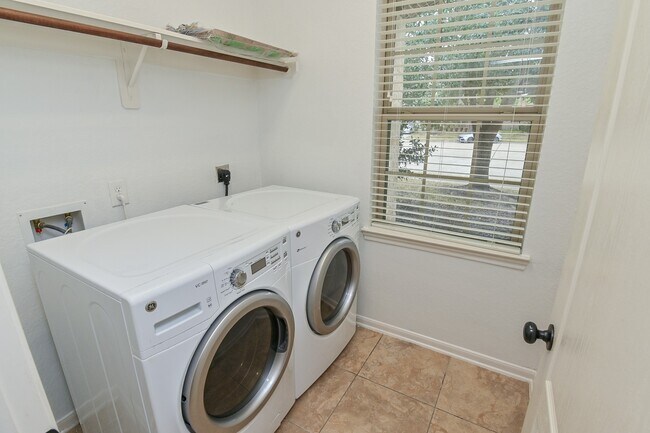 Building Photo - 6026 Baileys Run Ln