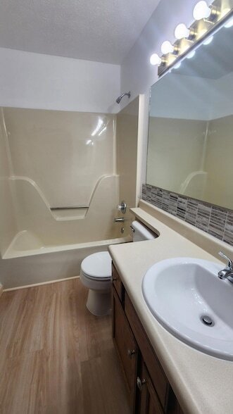 Building Photo - 304 Remington Ct