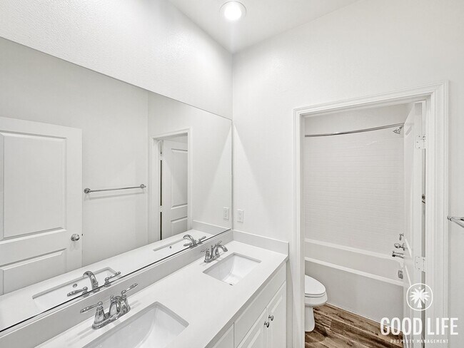 Building Photo - Beautiful 3B/2.5BA Townhouse in Imperial Beach with Loft, Private Patio & 2-Car Garage