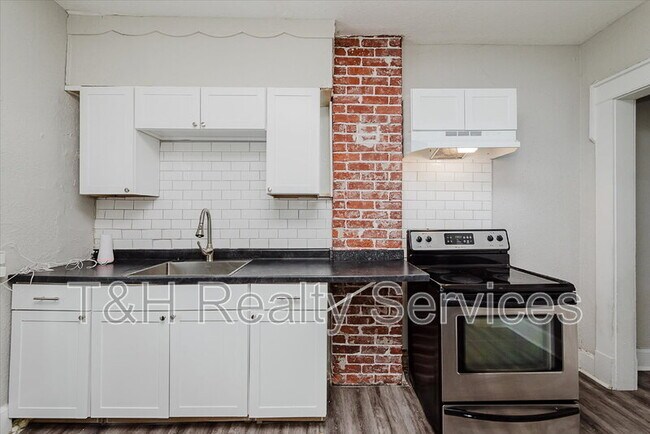 Building Photo - 1134 Lasalle St