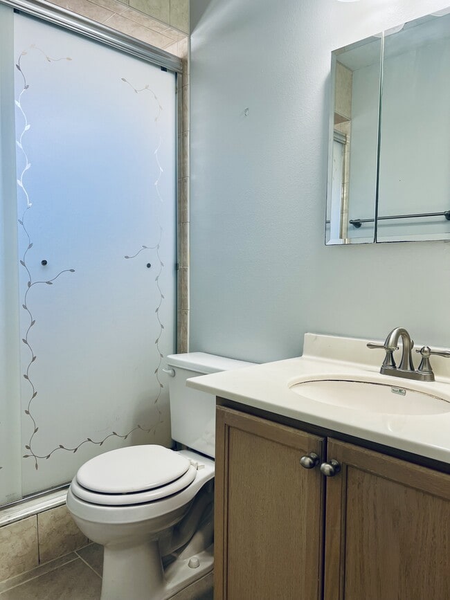 Building Photo - 2386 Harbor Town Dr