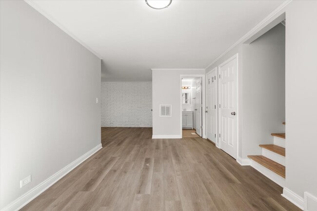 Building Photo - 1704 N Drury Ln