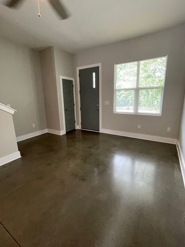 Building Photo - Incredible 2 Bedroom 2.5 Bath Townhome wit...