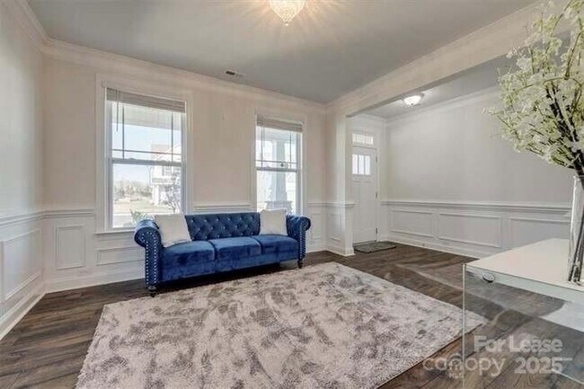 Building Photo - 6299 Artigas Dr