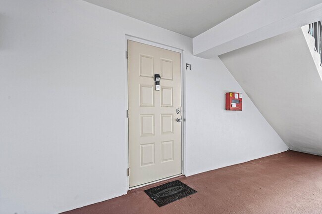 Building Photo - 204 Foxtail Dr