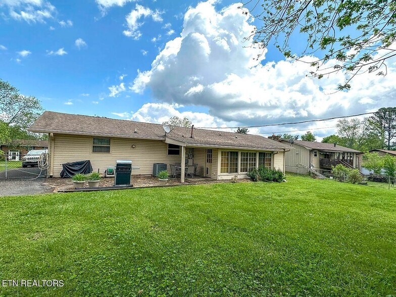 Building Photo - 7713 Widdecomb Rd