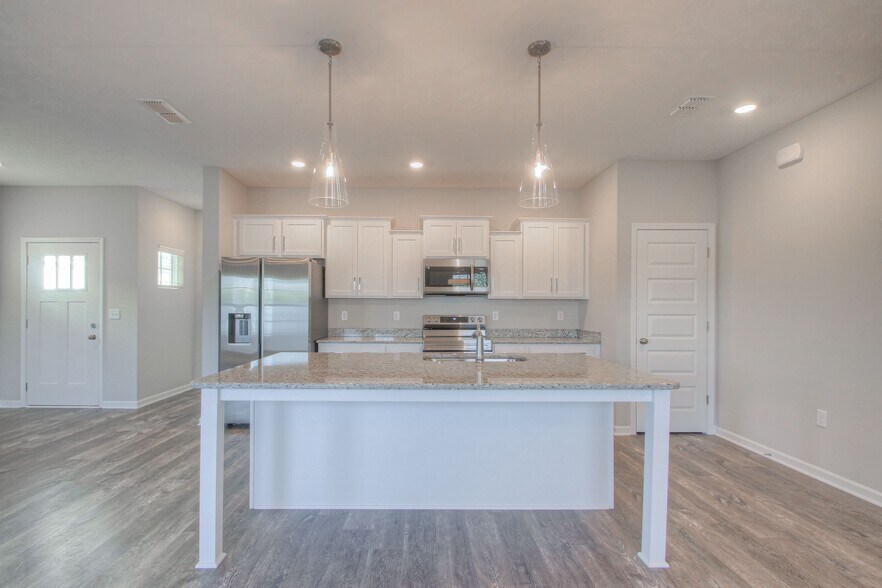 Building Photo - 4340 Doral Dr