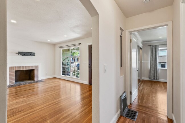 Building Photo - 135 Anza Way