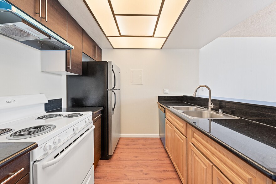 Building Photo - 1745 Camino Palmero St