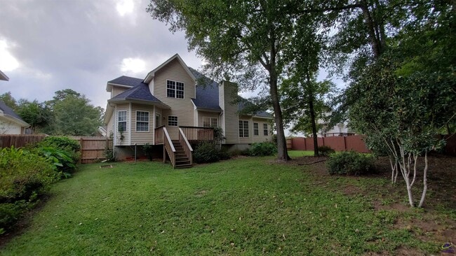 Building Photo - 526 Edgefield Way