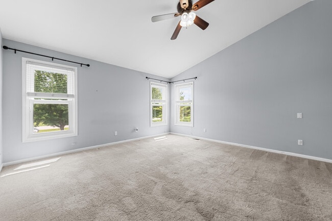 Building Photo - 47643 Ashford Dr S