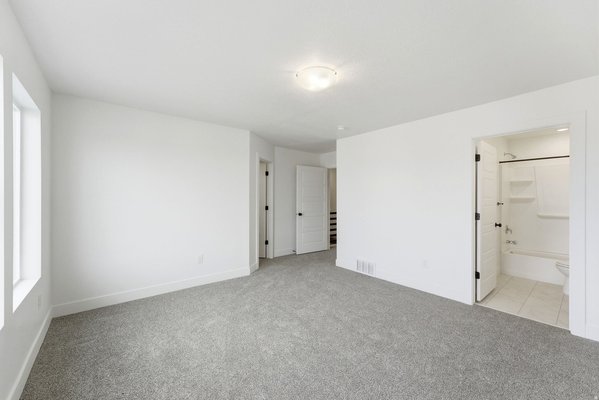 Building Photo - 138 E Chambord Ct