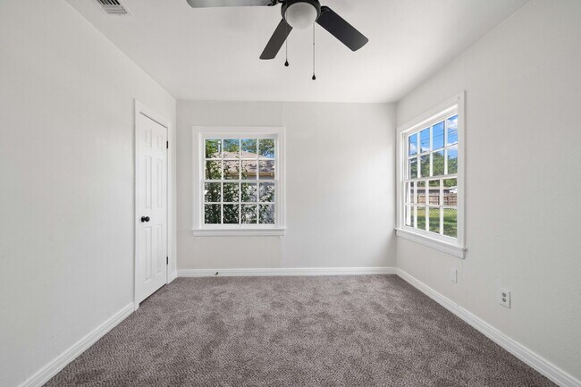 Building Photo - Large & Updated Home, Minutes from Texas Tech