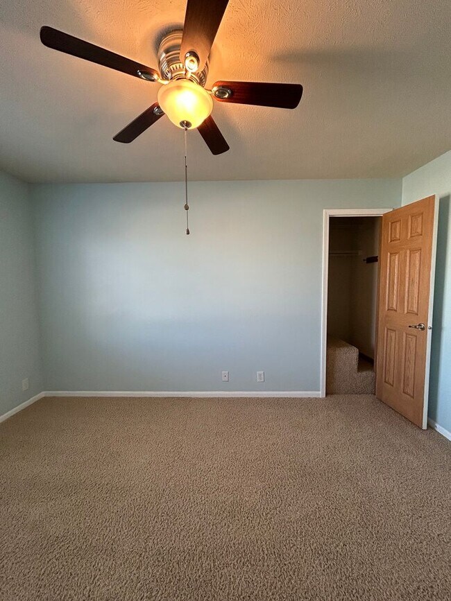 Building Photo - Spacious 3 Bed, 2 Bath Home in Papillion, Ne