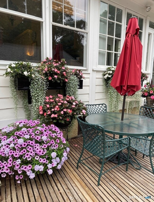 Building Photo - 1426 Stratfield Rd