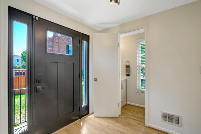Building Photo - 6063 Hydrangea Dr