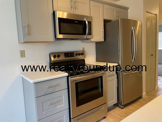 Building Photo - Newly remodeled two bedroom one bath condo...