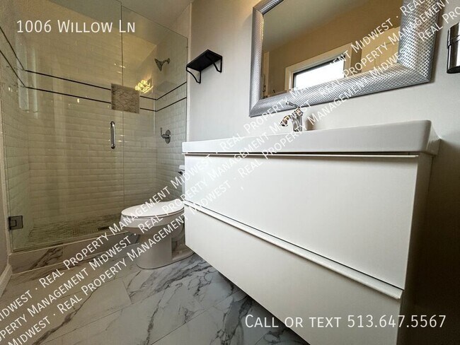 Building Photo - 1006 Willow Ln