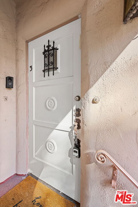 Building Photo - 1142 S Clark Dr